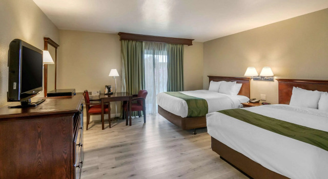 Четырёхместный номер Standard Quality Inn & Suites El Cajon San Diego East