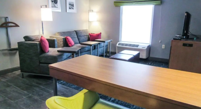 Люкс c 1 комнатой Hampton Inn & Suites Newtown