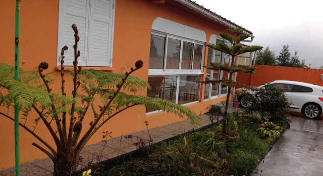 House with 5 Bedrooms in Saint-Benoît, with Enclosed Garden, Prenota Casa vacanze Ville a Saint-Benoît, Villa