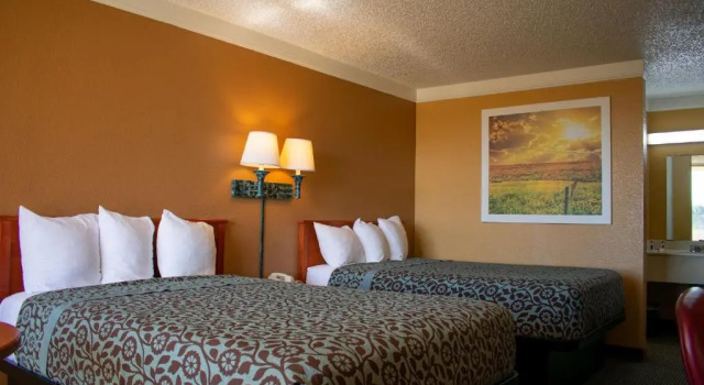 Четырёхместный номер Standard Days Inn by Wyndham Hillsboro TX