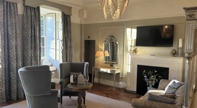 Четырёхместный семейный люкс Manor House Hotel