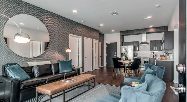 Illume All-suite Corner Unit Overlooking Pool 2 Bedroom Condo, Забронировать Апартаменты/квартира Апартаменты Нэшвилл, рядом с Пивоваренная компания Yazoo, Апартаменты/квартира
