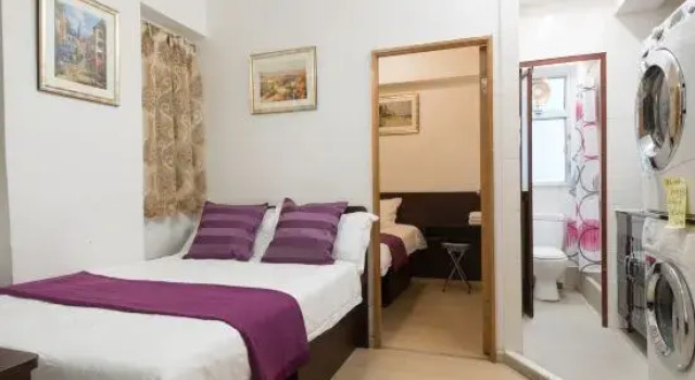 Кровать в общем номере Happy Holidays Hostel(Next to Tsim Sha Tsui MTR Station)