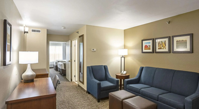 Четырёхместный люкс Comfort Inn & Suites Independence