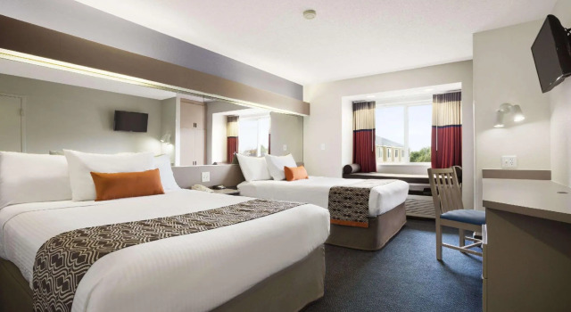 Четырёхместный номер Standard Microtel Inn By Wyndham Louisville East