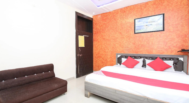 OYO 29188 Hotel Sai Palace