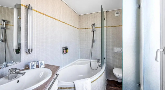 Двухместный номер Standard с балконом и с красивым видом из окна Etoile Park Hotel