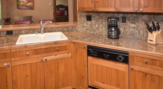 Номер Standard Ski In/out Lodge With Private Lifts, 2br 2ba Next To Golf 2 Bedroom Condo by RedAwning