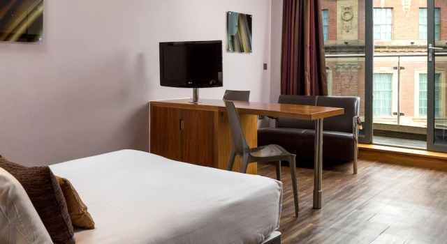 Люкс с 2 комнатами Roomzzz Leeds City