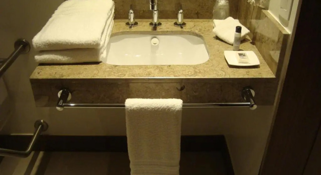 Standard Twin room Hampton by Hilton Cali