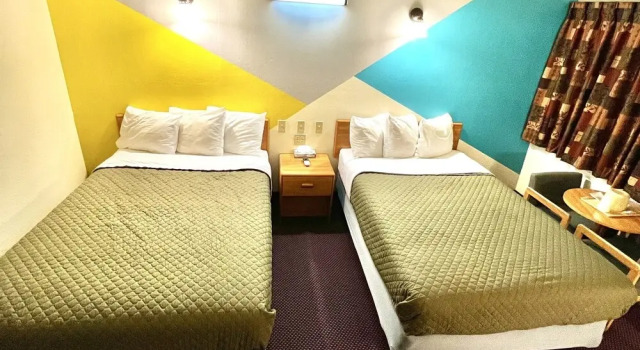 Четырёхместный номер Economy Western Motel
