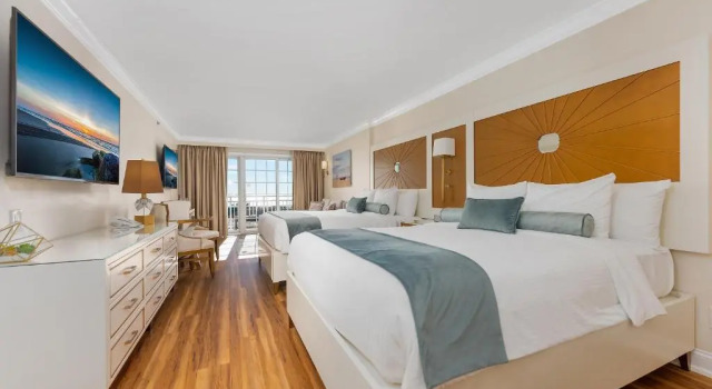 Четырёхместный номер Standard с видом на океан La Mer Beachfront Resort