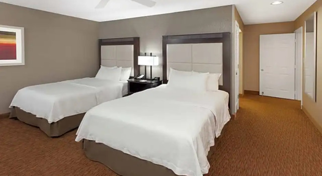 Четырёхместный номер Standard с 2 комнатами Homewood Suites Lafayette