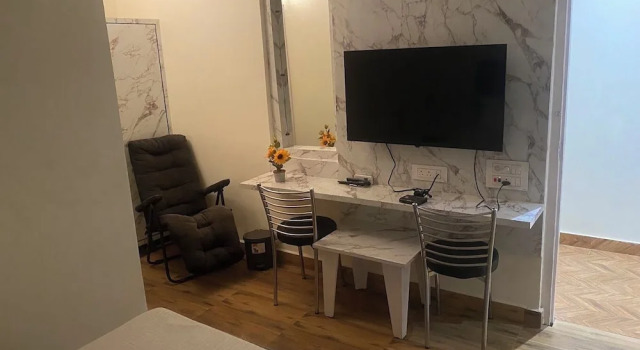 Номер Luxury Hotel Nirmal - Budget Friendly Rooms near Fortis Hospital and Marriage Palaces