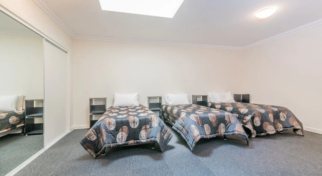 Апартаменты с 2 комнатами с балконом Thompson Avenue Apartments No.1