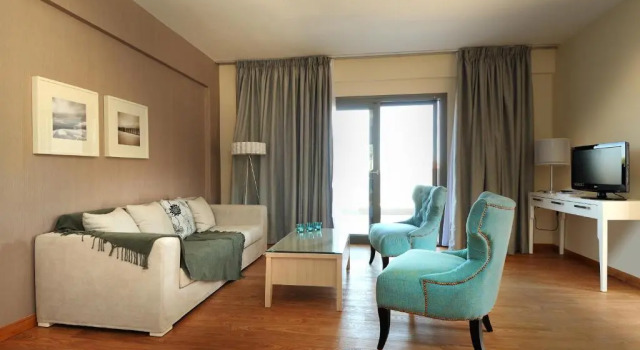 Трёхместный полулюкс Krotiri Resort