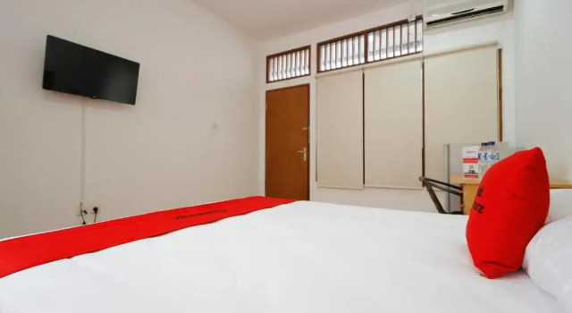 Двухместный номер Standard RedDoorz Plus near Plaza Indonesia