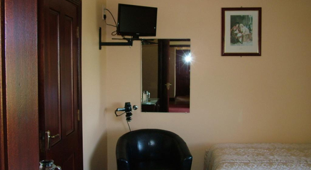 Castleview Golf Course B&B, Boek Bed and Breakfast Hotels in Clare met parkeren, Parkeren