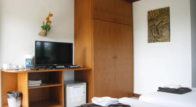 Baan Chayna Lounge Resort