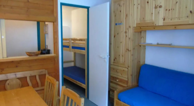 Lou Services Apartment THE206 LSI 001