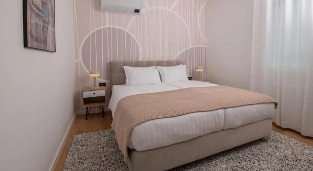 LUX 3 Bedroom Suite with FREE Private Parking