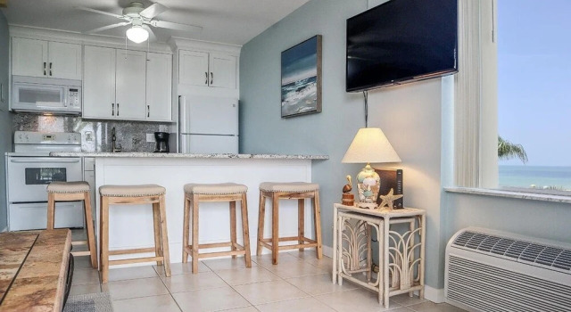 Estero Beach & Tennis 206b 1 Bedroom Condo, Забронировать Апартаменты/квартира Отели Истеро с парковкой, Парковка