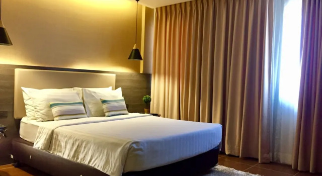Двухместный номер Premier Home Crest Hotel