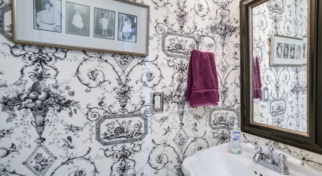 Коттедж Charming St Petersburg Bungalow 2 Mi to Downtown!