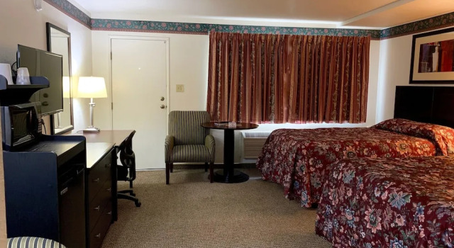 Travel Inn, Varaa Hotelli Hotellit Colorado Springs uima-altaalla, Uima-allas