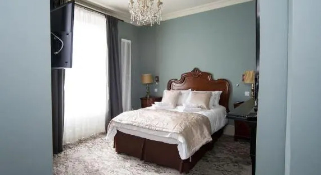Номер Superior East Walls Hotel