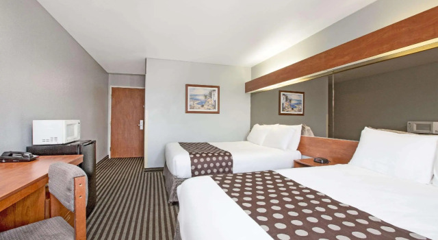 Четырёхместный номер Microtel Inn & Suites by Wyndham Garland/Dallas