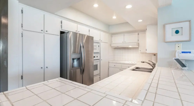 3br W/ Patio & Grill - 1 Mile To Beach & Pier Ave 3 Bedroom Townhouse, Забронировать Дом для отпуска Коттеджи Лос-Анджелеса, Коттедж