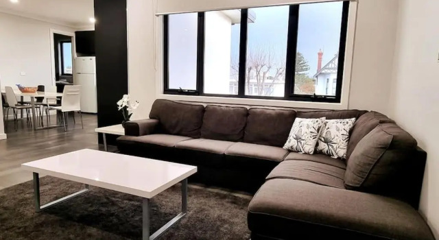 Апартаменты New modern 3 bedroom apartment in St Kilda East
