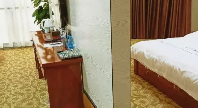 Одноместный люкс Deluxe Luodian Quansanjiang Express Hotel