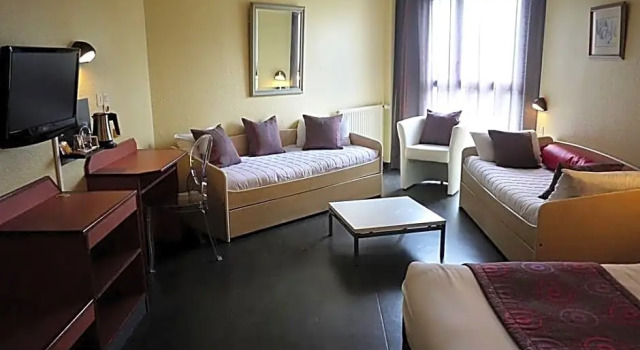 Четырёхместный семейный номер Standard Kyriad Direct Rennes Ouest