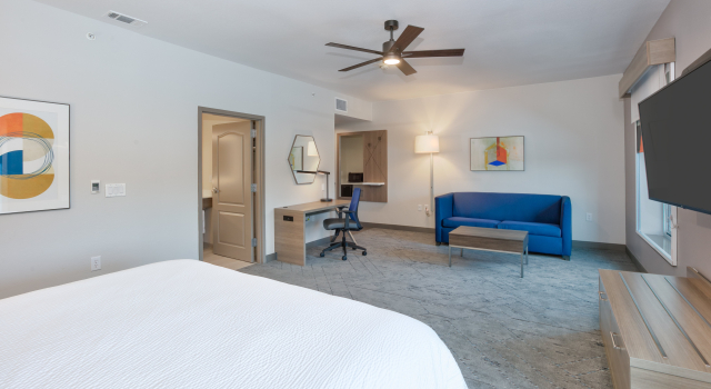 Holiday Inn Express & Suites North Dallas at Preston by IHG