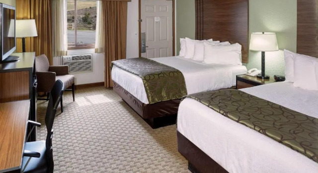 Четырёхместный номер Standard с видом на реку Ridgeline Hotel at Yellowstone, an Ascend Collection Hotel