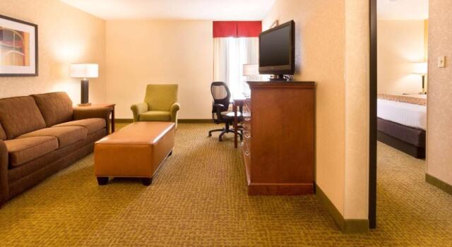 Люкс Drury Inn & Suites Charlotte University Place