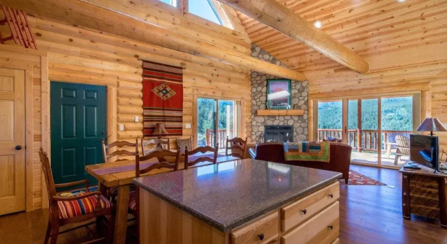 Armstrong Luxury Log Vacation  At Windcliff 4 Bedroom Home by RedAwning