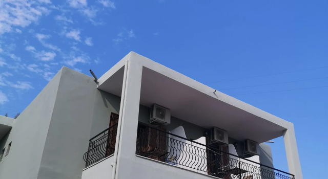 Gyalos Beach Front Aparthotel