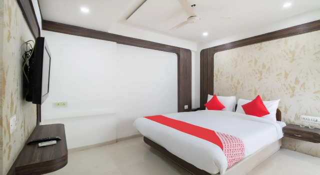 OYO Flagship 42706 Hotel Jal Sagar, Забронировать Отель Вадодара штат Гуджарат