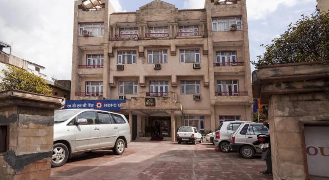 Hotel Asia Shripati, Забронировать Отель Отели Катра с парковкой, Парковка