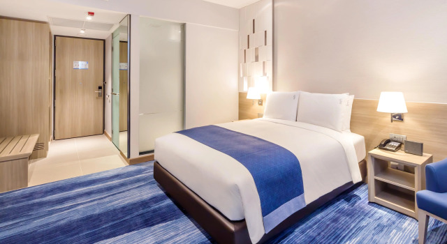 Holiday Inn Express Bangkok Soi Soonvijai by IHG