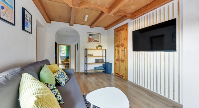 Stone Stream by 3City Rentals, Varaa Huoneisto Hotellit Pommeri pysäköinnillä, Pysäköinti