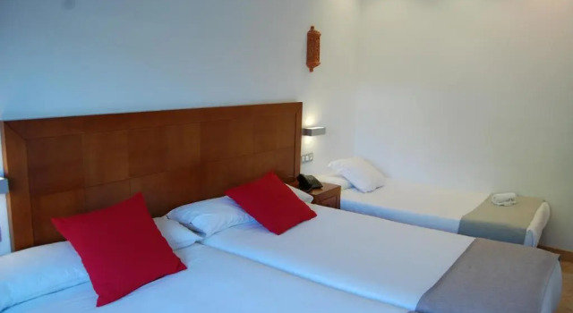 Трёхместный номер Standard Hotel Riad Arruzafa