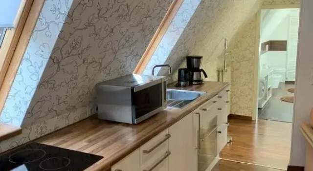 Ferienwohnung Janus Altstadt-Hameln Haus 1 inklusive Parkplatz mit und ohne Balkon, Забронировать Отель Хамельн Weser Uplands, рядом с Мастерская по изготовлению смотровых стекол