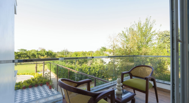 Вилла Deluxe ELIVAAS Adhiva Retreat 5 BHK Farmhouse