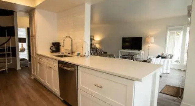 Recently Renovated Condo w/ Breezy Ocean Views - Steps to Beach