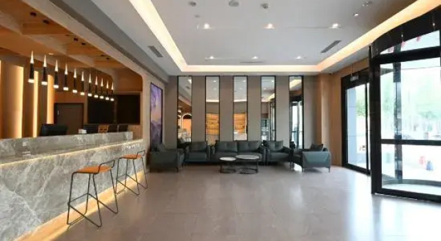 Mango Qingya Hotel