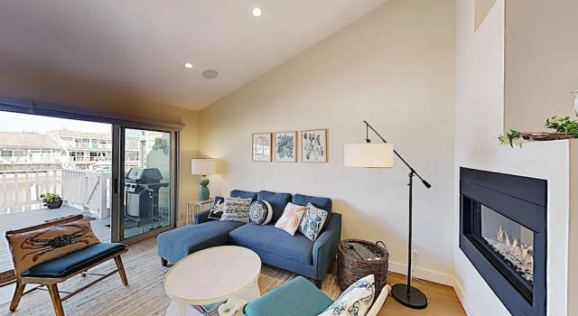 Waterfront Dream w/ Dock, Kayaks & Fireplace home